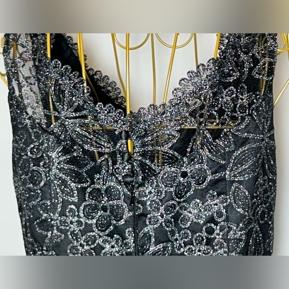 JS Collections Mermaid Black Dress, V-Neck & Shimmery Silver Florals, Large (12) - Picture 10 of 16